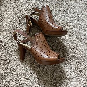 Women’s high heeled peep toe shoes